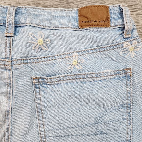 AMERICAN EAGLE Daisy Flower Embroidered Cut Off Distressed Denim Jean Shorts 2 - Picture 13 of 14